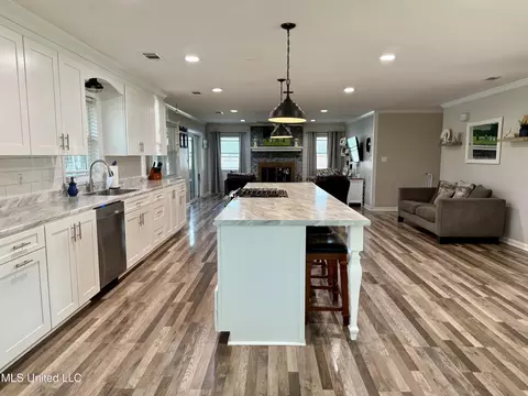 Kitchen - 8466 Crazy Horse Cv, Hernando, MS 38632 photo 2 of 2