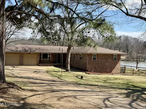 8466 Crazy Horse Cv, Hernando, MS 38632