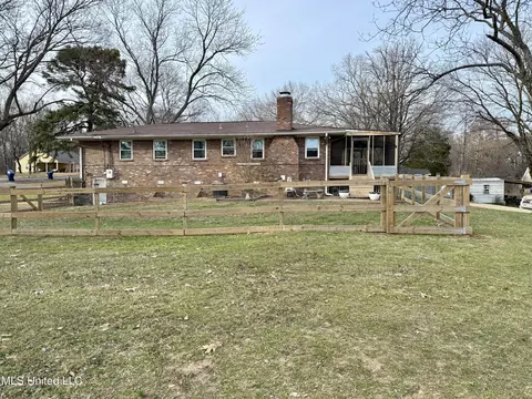Exterior - 8466 Crazy Horse Cv, Hernando, MS 38632 photo 2 of 6