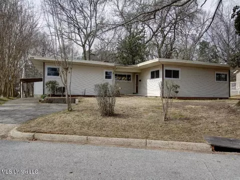 390 Hamilton St, Holly Springs, MS 38635