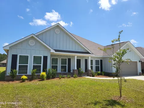 17051 River Hills Dr, Gulfport, MS 39503