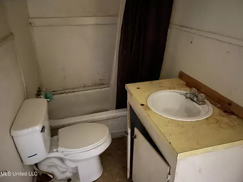 Bath - 2235 Mobile Ave, Jackson, MS 39213 photo 1 of 1