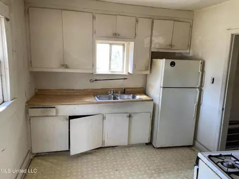 Kitchen - 2235 Mobile Ave, Jackson, MS 39213 photo 1 of 1