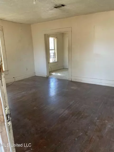 Living - 2235 Mobile Ave, Jackson, MS 39213 photo 1 of 2