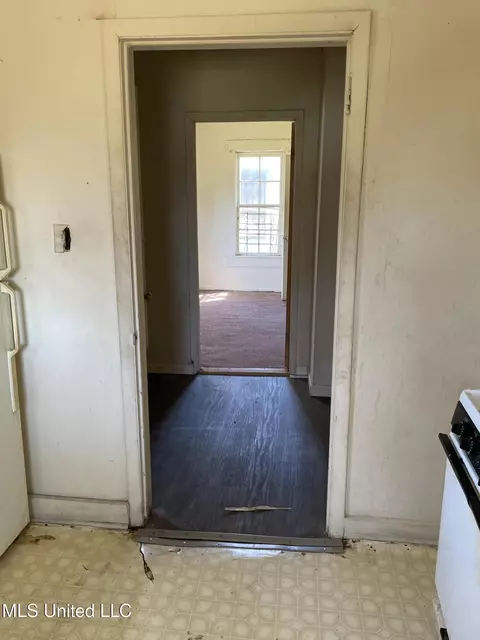 Entry Way - 2235 Mobile Ave, Jackson, MS 39213 photo 2 of 2