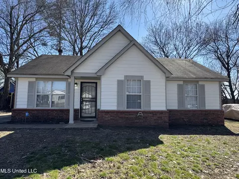 5923 Shannon Dr, Horn Lake, MS 38637