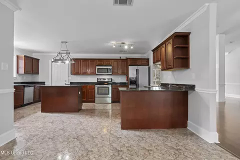 Kitchen - 636 Banyan Pl, Diamondhead, MS 39525 photo 1 of 5