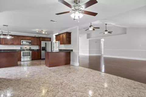 Entry Way - 636 Banyan Pl, Diamondhead, MS 39525 photo 3 of 5