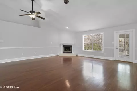 Living - 636 Banyan Pl, Diamondhead, MS 39525 photo 3 of 5