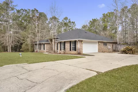 Exterior - 636 Banyan Pl, Diamondhead, MS 39525 photo 2 of 7