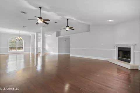 Living - 636 Banyan Pl, Diamondhead, MS 39525 photo 4 of 5