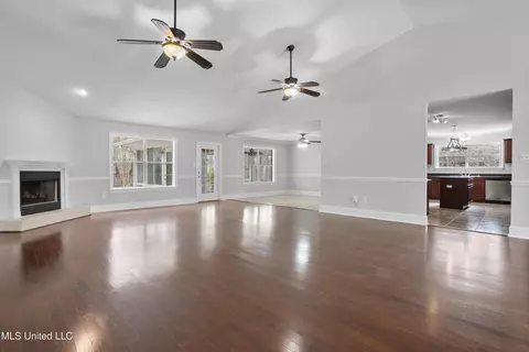 Living - 636 Banyan Pl, Diamondhead, MS 39525 photo 2 of 5