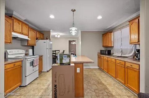 Kitchen - 44 Pine Log Branch Rd, Richton, MS 39476 photo 1 of 2