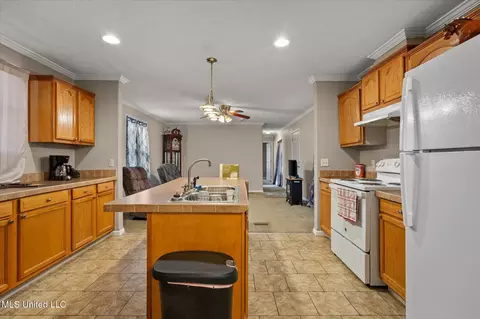 Kitchen - 44 Pine Log Branch Rd, Richton, MS 39476 photo 2 of 2