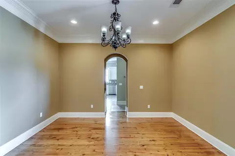 Living - 123 Cavanaugh Dr, Madison, MS 39110 photo 2 of 9