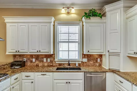 Kitchen - 123 Cavanaugh Dr, Madison, MS 39110 photo 5 of 5