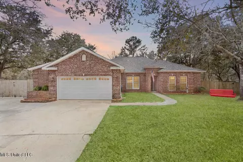2617 Shelby Ln, Ocean Springs, MS 39564
