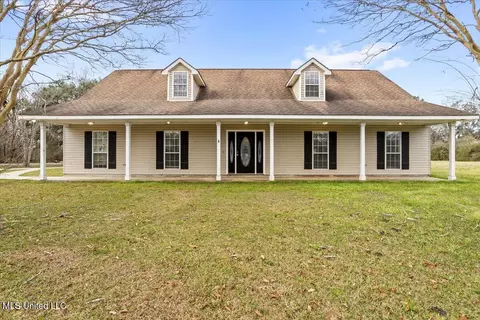 10 Pin Oak Ct, Picayune, MS 39466