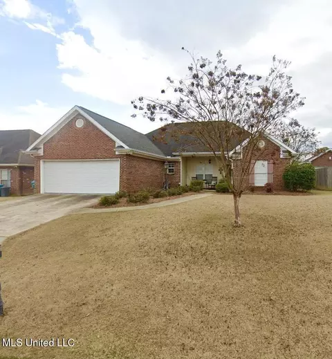 171 St James Pl, Grenada, MS 38901