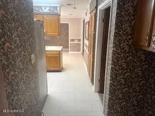 Entry Way - 255 Deerfield Rd, Grenada, MS 38901 photo 1 of 2