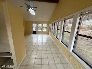 Entry Way - 255 Deerfield Rd, Grenada, MS 38901 photo 2 of 2