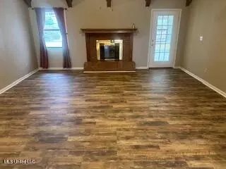 Living - 255 Deerfield Rd, Grenada, MS 38901 photo 1 of 2
