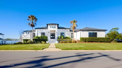 158 Bayou Cir, Gulfport, MS 39507