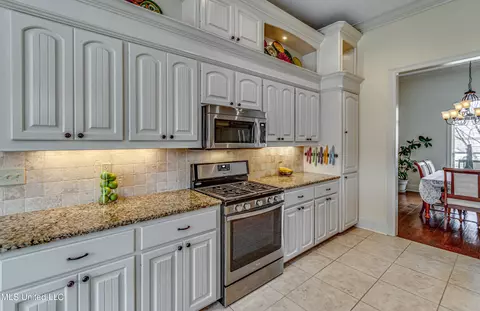 Kitchen - 435 Glendale Pl, Brandon, MS 39047 photo 5 of 8
