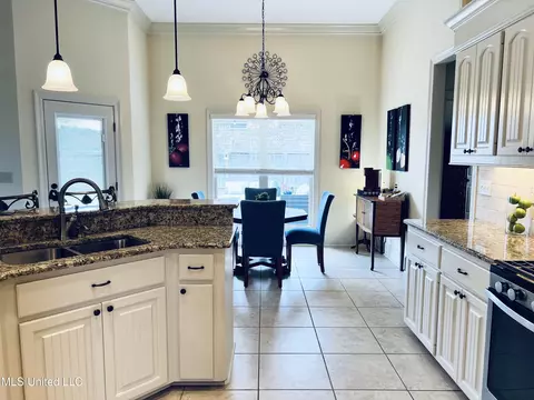 Kitchen - 435 Glendale Pl, Brandon, MS 39047 photo 2 of 8
