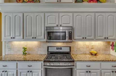 Kitchen - 435 Glendale Pl, Brandon, MS 39047 photo 6 of 8