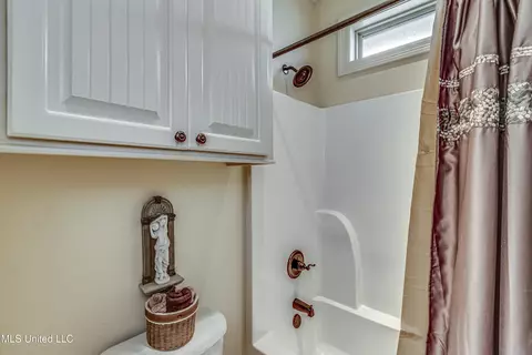 Bath - 435 Glendale Pl, Brandon, MS 39047 photo 5 of 8
