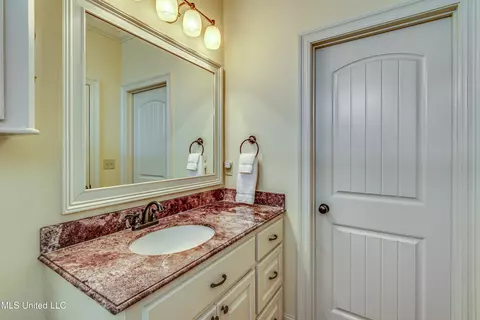 Bath - 435 Glendale Pl, Brandon, MS 39047 photo 8 of 8