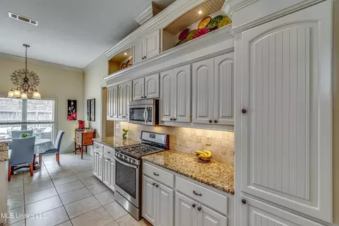 Kitchen - 435 Glendale Pl, Brandon, MS 39047 photo 8 of 8