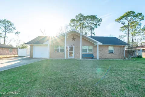 907 Catalpa Ct, Gulfport, MS 39503