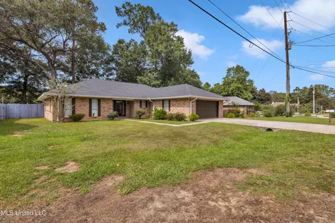 98167 Golf Club Dr, Diamondhead, MS 39525