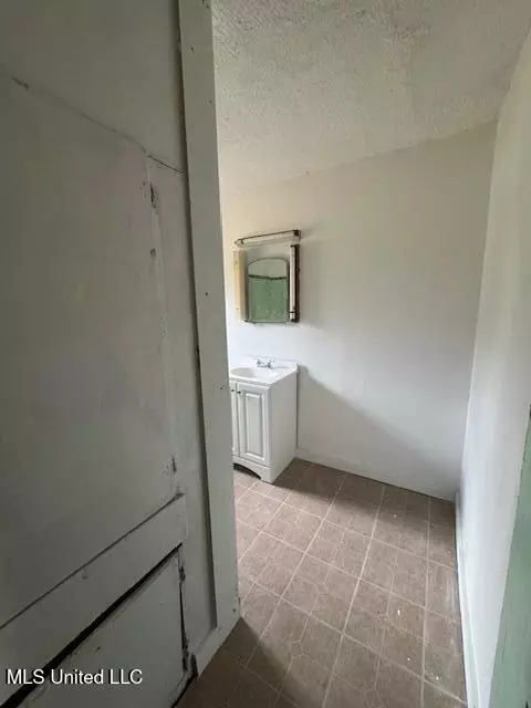 415 Boling St, Jackson, MS 39209 photo 8