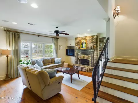 Living - 159 Beaufort Cir, Madison, MS 39110 photo 5 of 5