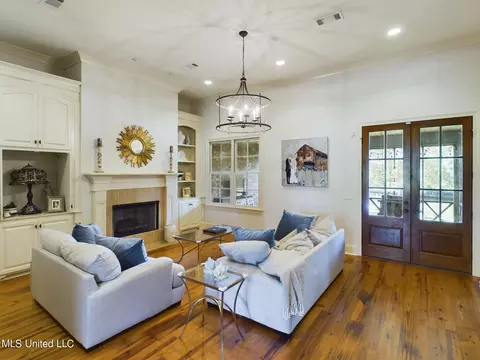 Living - 159 Beaufort Cir, Madison, MS 39110 photo 1 of 5