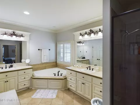 Bath - 159 Beaufort Cir, Madison, MS 39110 photo 2 of 7