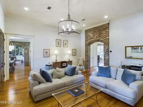 Living - 159 Beaufort Cir, Madison, MS 39110 photo 2 of 5