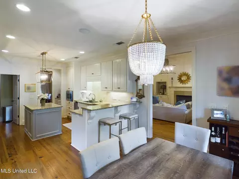 Dining - 159 Beaufort Cir, Madison, MS 39110 photo 2 of 5