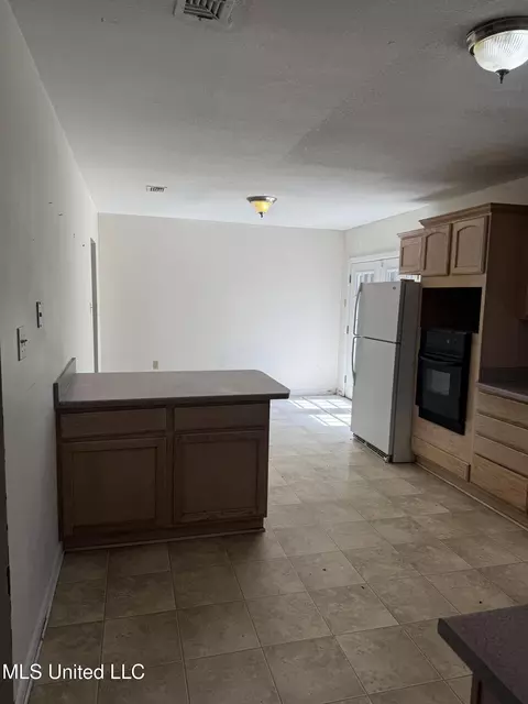Kitchen - 4824 Jefferson Ave, Moss Point, MS 39563 photo 5 of 5