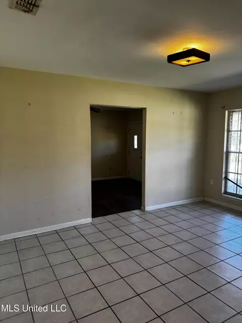 Living - 4824 Jefferson Ave, Moss Point, MS 39563 photo 3 of 4