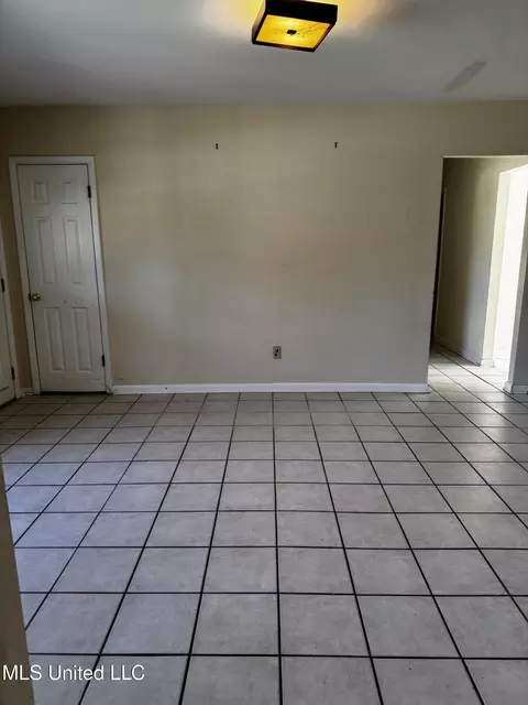 Living - 4824 Jefferson Ave, Moss Point, MS 39563 photo 4 of 4