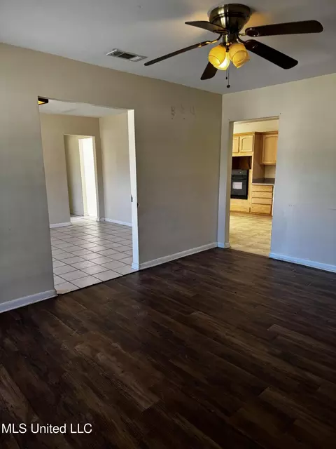 Living - 4824 Jefferson Ave, Moss Point, MS 39563 photo 1 of 4
