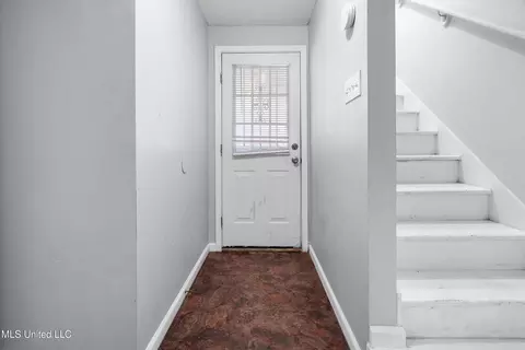 Entry Way - 703 Black Hawk Dr, Hernando, MS 38632 photo 3 of 3