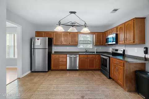 Kitchen - 703 Black Hawk Dr, Hernando, MS 38632 photo 1 of 2