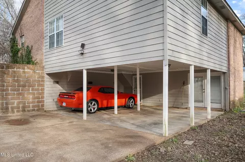 Exterior - 703 Black Hawk Dr, Hernando, MS 38632 photo 3 of 6