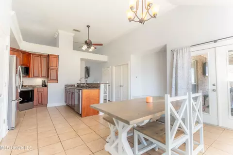 Dining - 127 Apache Dr, Picayune, MS 39466 photo 1 of 2