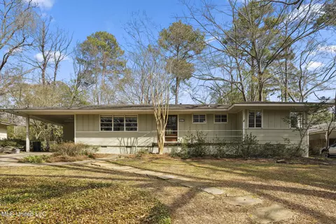 4346 Manhassett Dr, Jackson, MS 39211